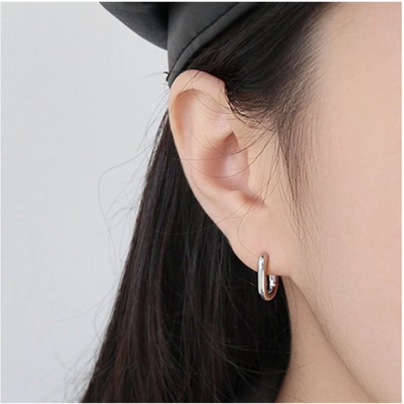 925 Sterling Silver Stud Earrings - Picture 7 of 10